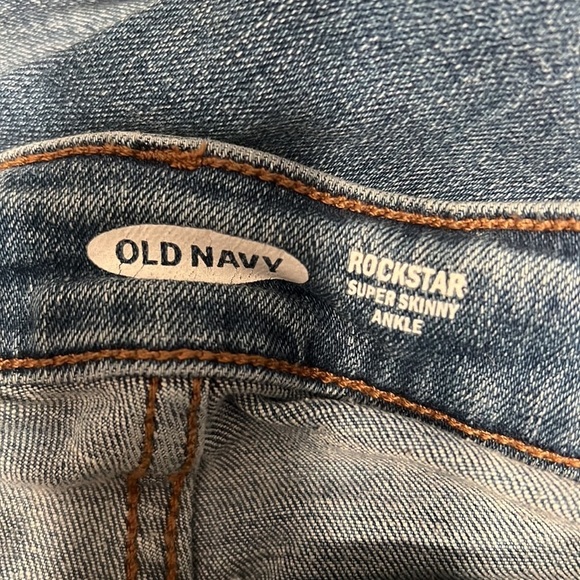 Old Navy Super Skinny Ankle Jeans - Picture 4 of 6